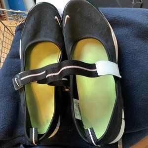 NIKE Free Mary Jane SI - Size 9